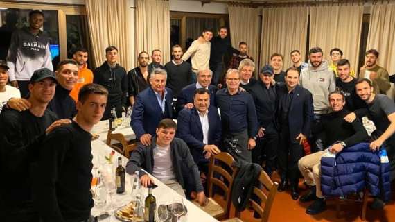 FOTO, Commisso a cena con squadra e dirigenza