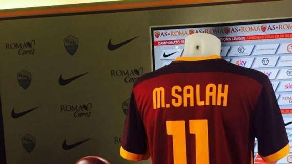 FOTO, Salah mostra già la sua nuova maglia