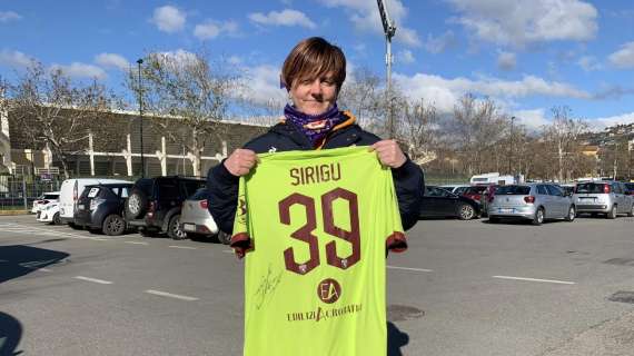 FOTO FV, Debora con la maglia di Sirigu: tifosi in attesa