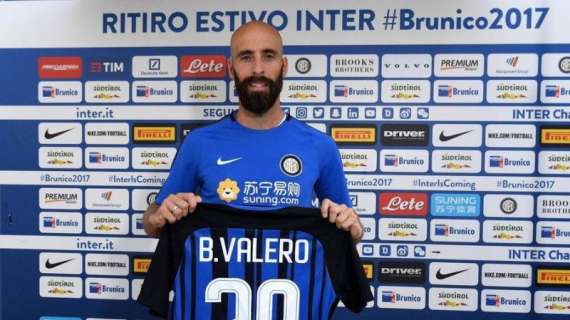 FOTO, Borja Valero ha scelto la maglia numero 20