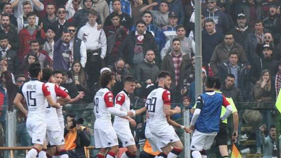 SERIE B, Cagliari campione d'inverno. Il Crotone...