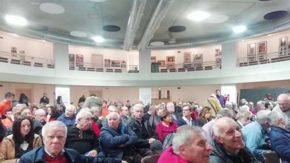 FOTO FV, Sala piena per l'attesa assemblea pubblica