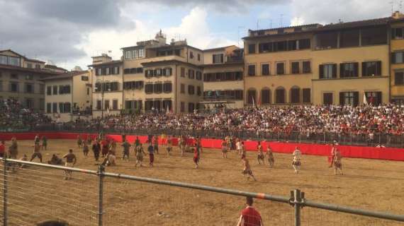 CALCIO STORICO, Vincono i Bianchi per 8-5