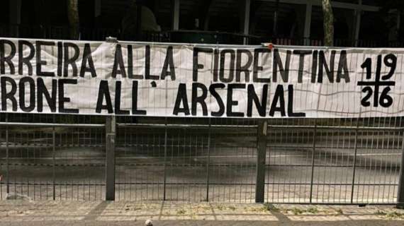 FOTO, La curva: "Torreira viola, Barone all'Arsenal"