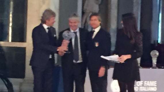 FOTO FV, Antognoni e Oriali premiano Paolo Rossi