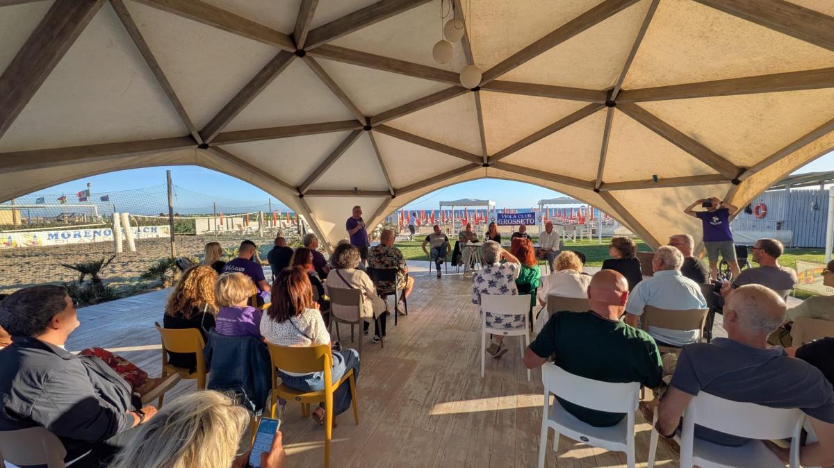 Viola Club Grosseto, una serata di passione e ricordi: oltre cento tifosi in festa a Marina di Grosseto