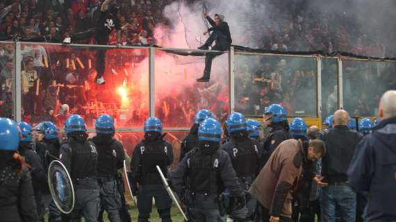 KARADZIC, Difesi dalla polizia con le pistole