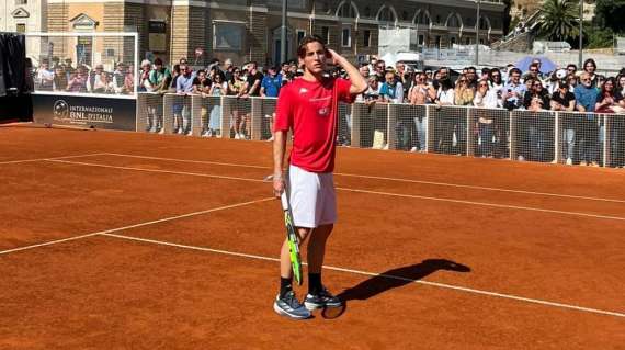 Edoardo Bove si dà al tennis nella sua Roma per una iniziativa su salute e sport: video e immagini