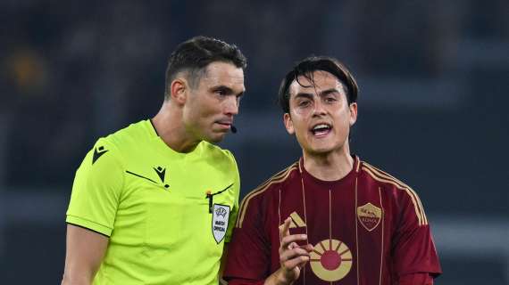 Roma, brutte notizie: lesione alla coscia per Dybala, dovrà stare fuori un mese