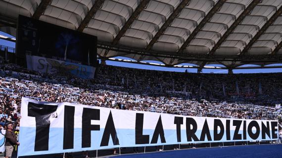 Lazio, prima del derby esposto a Ponte Milvio striscione per Charlie Kirk