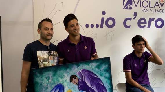 FOTO FV, Tifoso regala quadro di Astori a Simeone