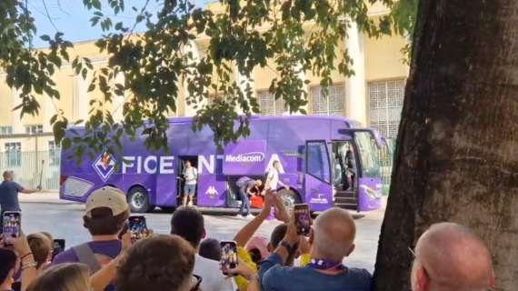 VIDEO FV, L'arrivo della Fiorentina. Applausi per Nico