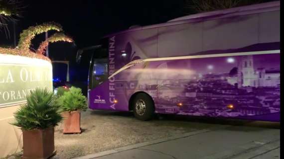 VIDEO, Fiorentina arrivata in hotel: ritiro al via