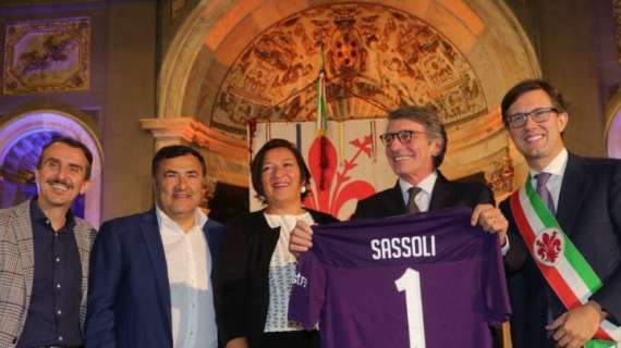 VIDEO, Joe Barone consegna maglia a Sassoli