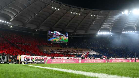 Italiano lanciato in aria dai giocatori del Bologna: che festa all'Olimpico
