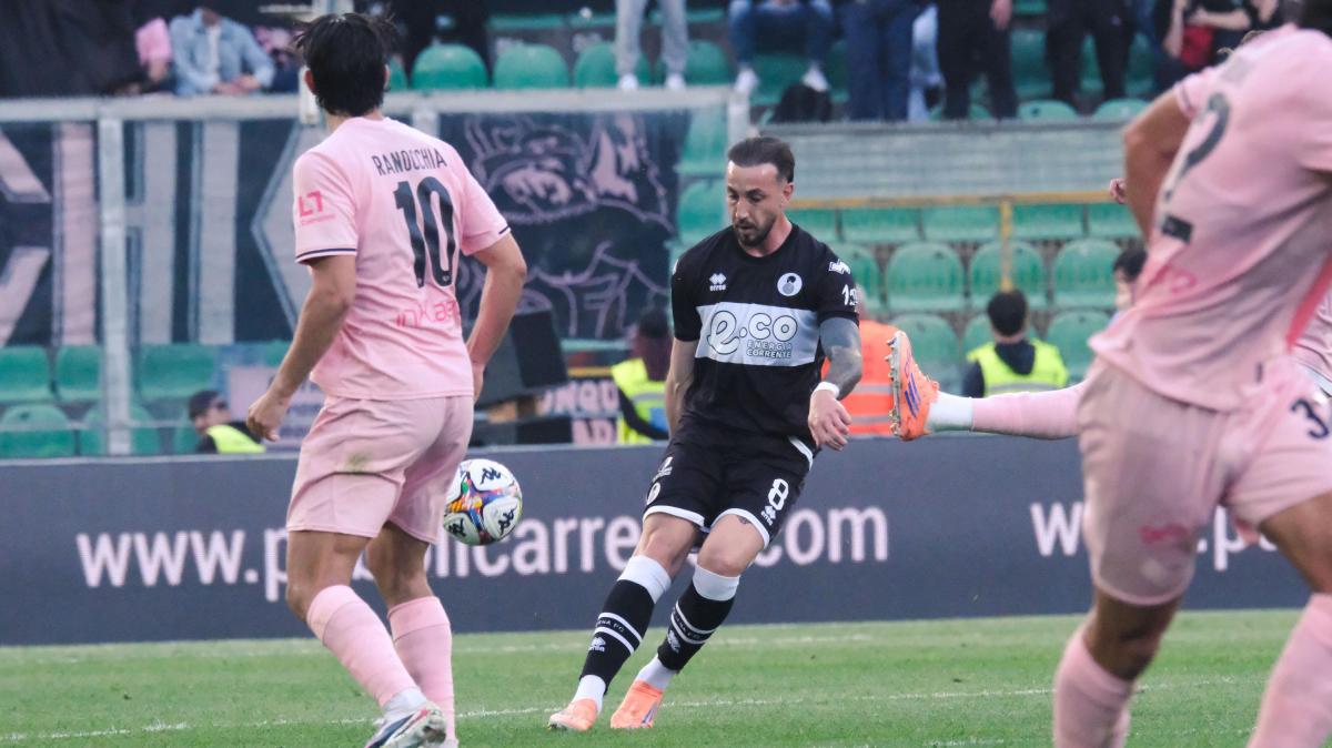 Cesena, Cole esalta Castrovilli: "Ha grandi qualità e giocate di alto livello"