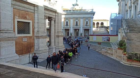 FOTO FV, Tanti tifosi a rendere omaggio a Sinisa