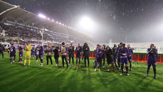 Grande festa al Franchi dopo Fiorentina-Juventus. Palladino e squadra sotto la curva