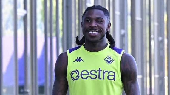 Kean sorridente al Viola Park: eccolo abbracciato a Ferrari nello scatto dell'ACF