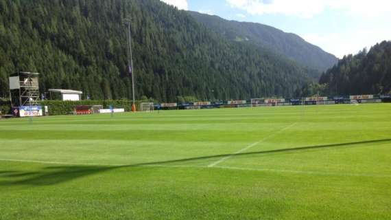 FOTO FV, Complimenti di Pioli all'addetto al campo