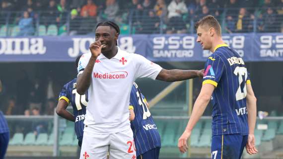 Verona-Fiorentina 0-0, Kean si fa curare una ferita dopo uno scontro di gioco e viola in 10 per diversi minuti