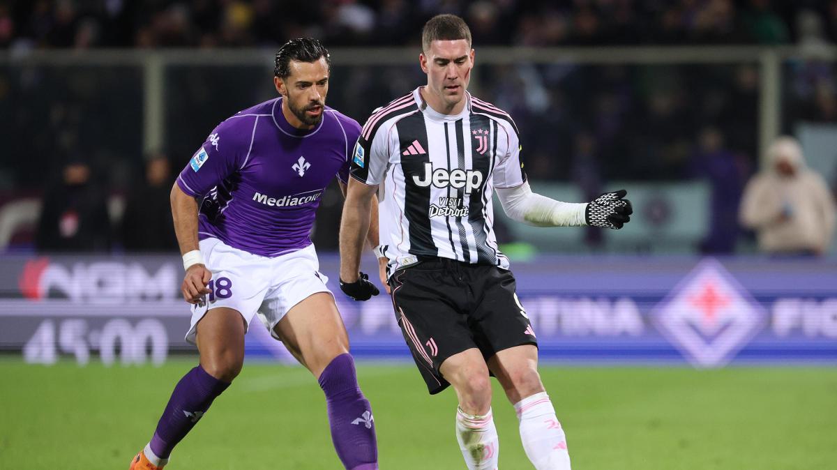 Contatto Vlahovic-Marì, Tuttosport: "Altro errore: il difensore viola trattiene per primo"