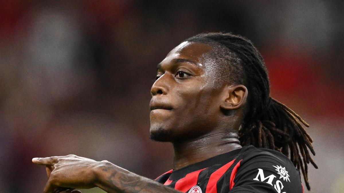Rigore col VAR al Milan, Leao non sbaglia: 2-1 sulla Fiorentina