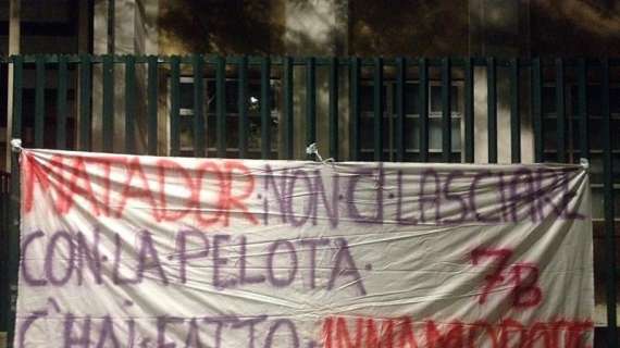 FOTO FV, Striscione: "Matador non ci lasciare"