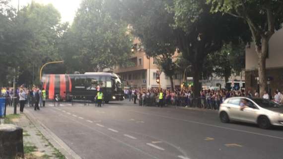 VIDEO FV, Milan allo stadio tra i fischi dei tifosi