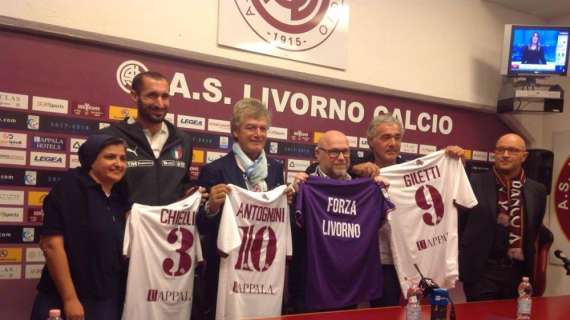 VIDEO FV, Antognoni e il regalo al sindaco di Livorno