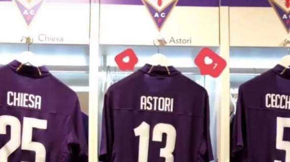 FOTO, L'armadietto di Astori nello spogliatoio viola