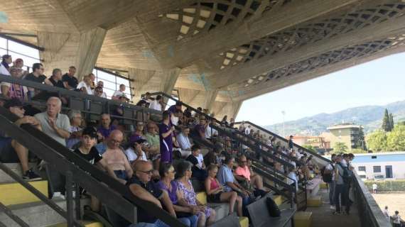 FOTO FV, Tribuna gremita allo stadio di Montecatini