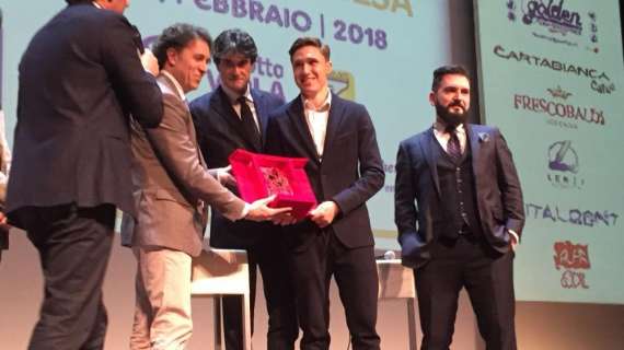 VIDEO FV, Federico Chiesa col padre sul palco 