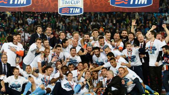 NAPOLI, L'ultrà del sì alla gara e la maglia-vergogna 