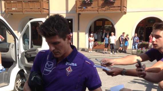 UN BAGNO DI FOLLA PER MARIO GOMEZ