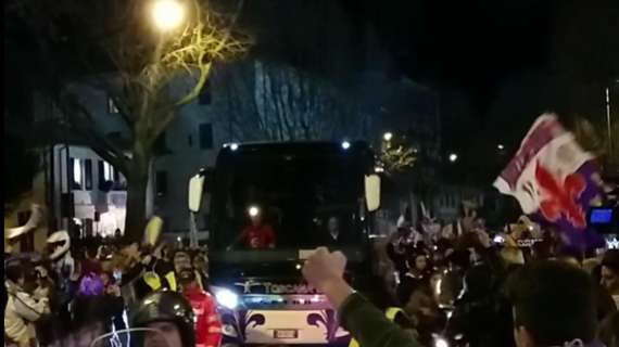 VIDEO FV, L'arrivo del pullman viola al Franchi