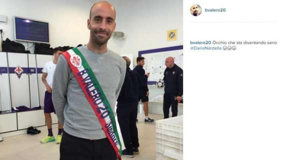 BORJA, Nello spogliatoio con la fascia da sindaco