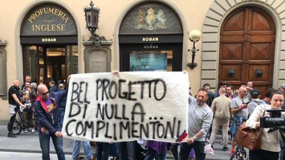 FOTO FV, Quanti striscioni ironici nel flash mob