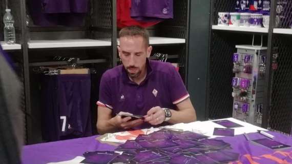FOTO-VIDEO FV, Ribery firma autografi allo Store