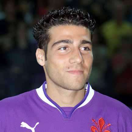 STORIA VIOLA, Quattro gol di Petrone