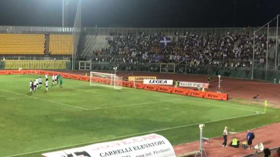 VIDEO FV, I viola vanno sotto la curva dei tifosi