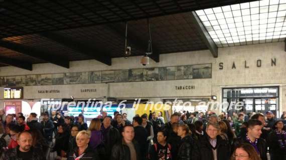 VIOLA, La festa dei tifosi alla stazione