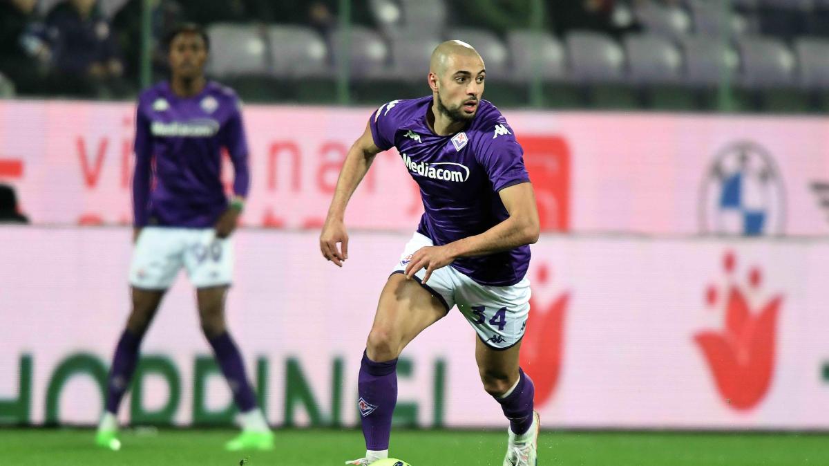 Amrabat perde la testa, sfila la bandierina e rischia il rosso contro l'Atletico