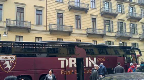 FOTO FV, Il Torino parte in pullman verso lo stadio