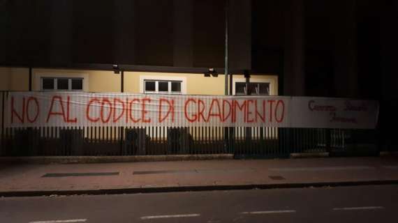 FOTO FV, Striscione contro il "Codice di gradimento" 