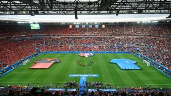 EURO 2016, Scontri a Parigi tra manifestanti e polizia