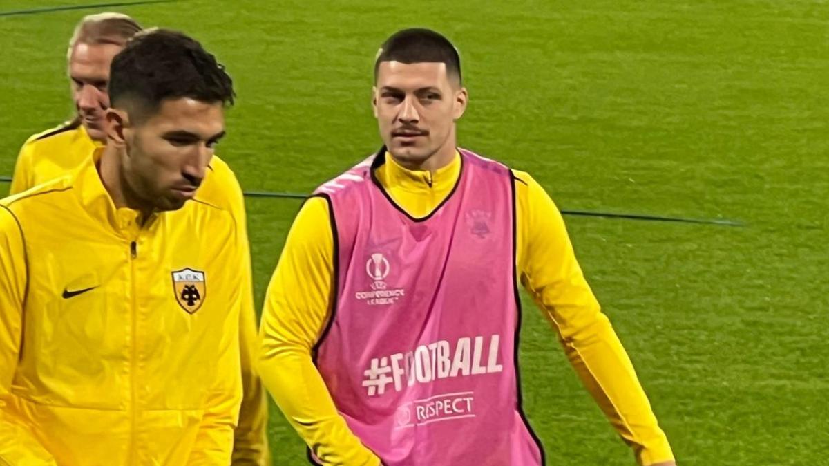 Riecco Jovic al Franchi. AEK in campo per la rifinitura: le immagini