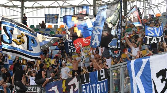 PISA, Striscione tifosi al Tardini per tragedia di via Mariti