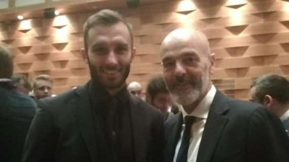 FOTO FV, Pioli e Pezzella sorridenti alla Hall of Fame