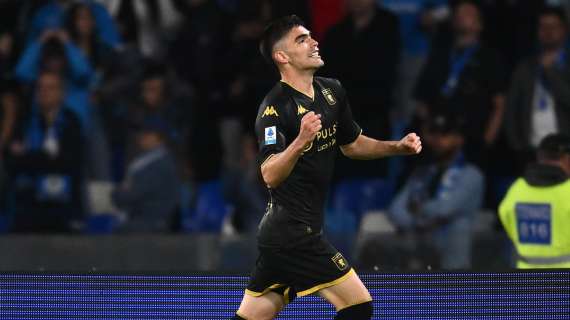 Il Genoa tiene viva la lotta scudetto: 2-2 col Napoli, Inter a meno uno dai partenopei